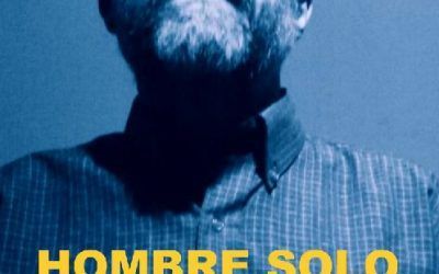 Hombre solo adorando